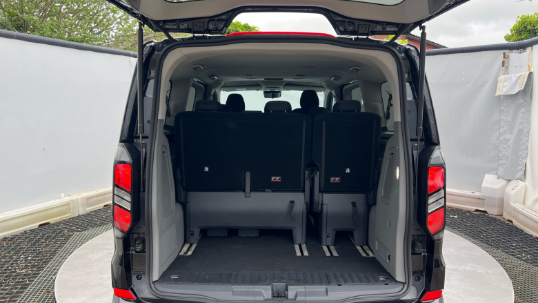 Ford Tourneo Custom 320 L1 Diesel Fwd 2.0 EcoBlue 136ps H1 Titanium 8 seater